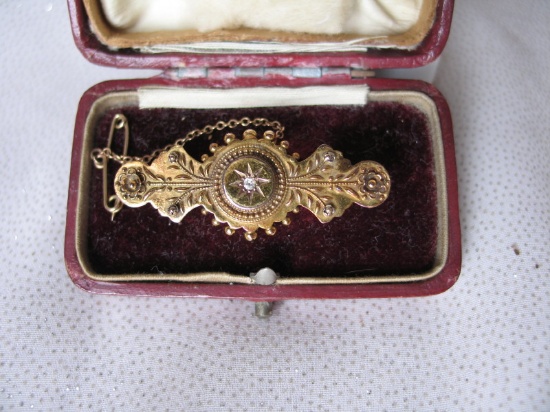Estate Antique 15K Gold bar brooch, stamped 15CTFB, 4.3cm long. UK designed