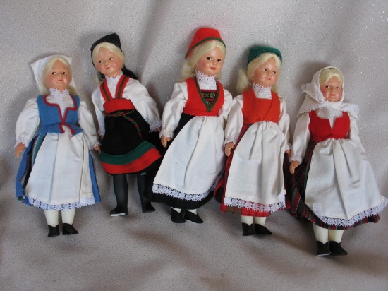 Fifteen 1960s Traditional all original dolls 18cm. Mostly felt / cotton out
