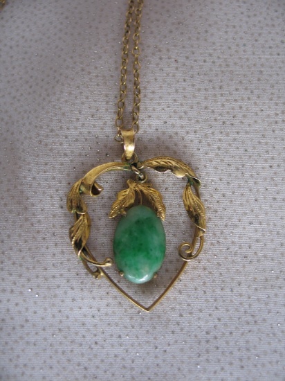Ladies Estate 14K Gold necklace. Decorative heart design with independent c