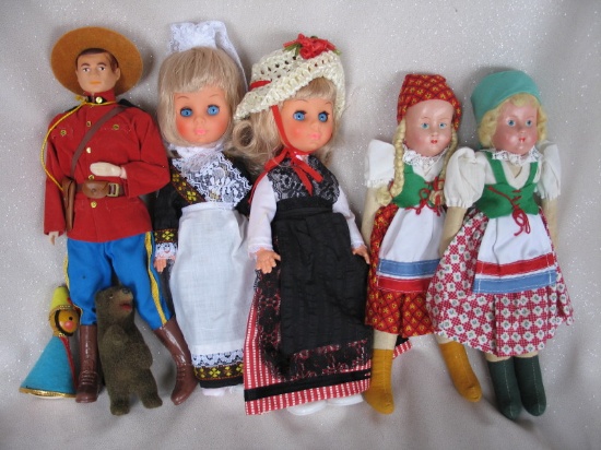 Mixed box of dolls includes:- Polish cloth dolls, 41cm cloth Bangkok Dolls,