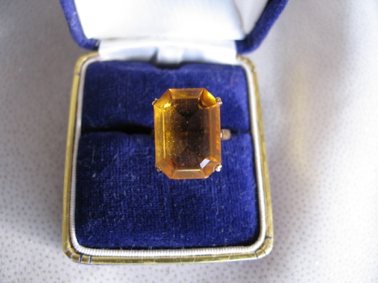 Ladies 22K Gold dress ring, stamped 22K, 1.8cm x1.4cm rectangular cushion c