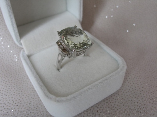 Ladies 10K White Gold, Quartz & Diamond dress ring, stamped 10K. Light gree