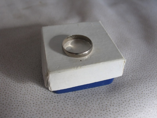 Ladies Estate Jewellery. 18K White Gold wedding ring size K, approximate we