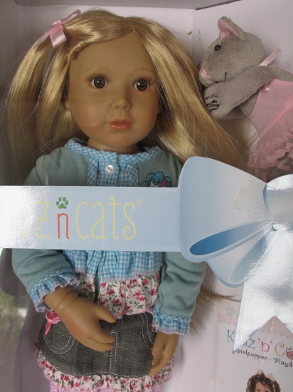Boxed Sonja Hartmann "Kidz N Cats" Julia 46cm fully articulated girl, joint