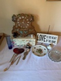 VINTAGE ARNEL'S CLOCK, HEART WIND CHIME AND DÉCOR