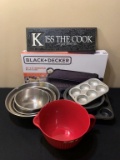 KISS THE COOK SIGN, MIXING BOWLS AND BAKING DISHES