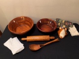 WOOD BOWLS, ROLLING PIN, SPOON AND KITCHEN DÉCOR