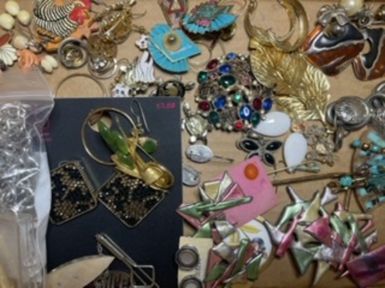 LARGE LOT OF EARRINGS