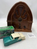 ELECTRONIC RADIO AND VINTAGE COLOGNE CAR
