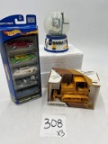 HOT WHEEL GIFT PACK 500G CRAWLER AND SMH SNOW GLOBE