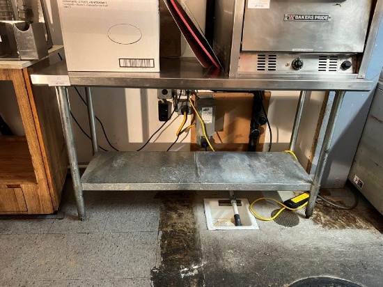 STAINLESS STEEL TABLE