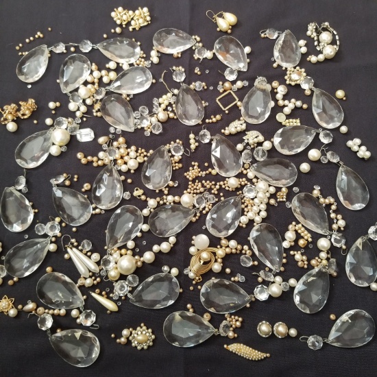 LARGE LOT OF CRYSTAL DROPS AND VARIOUS JEWELRY