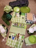PICNIC/CAMPING UTENSILS AND DISHES