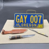 VINTAGE LICENCE PLATE AND KNIVES