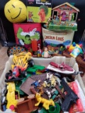 CHIA SCOOBY DOO, HULK CAN, LINCOLN LOGS, VINTAGE TOY LOT