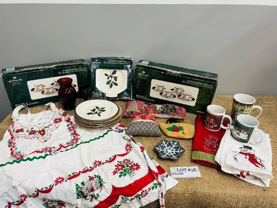 1999 Hallmark Home Collection Christmas Holly