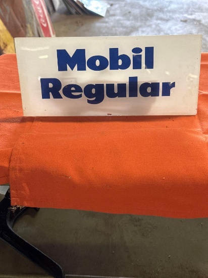 Mobile glass filler plate for a gas pump