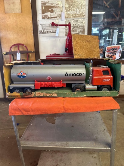 ERTL AMOCO Metal truck and tanker toy