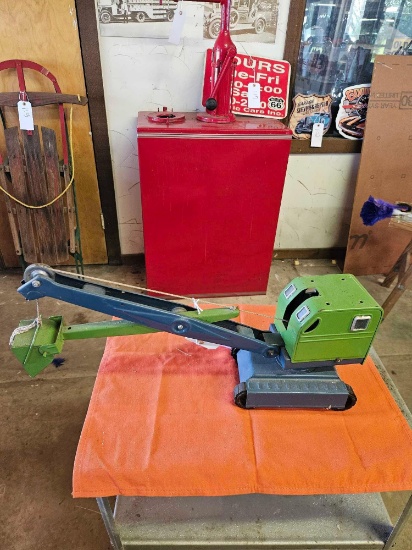 Metal excavator