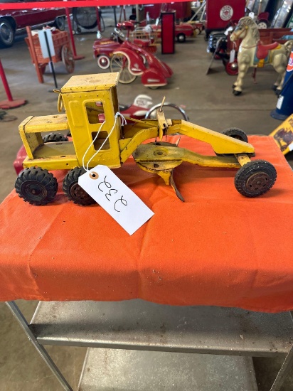 Metal grader toy