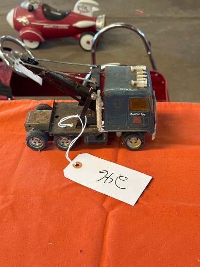 vintage metal Tow Truck toy