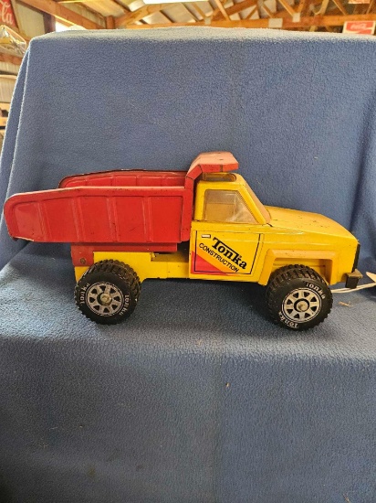Metal dump truck