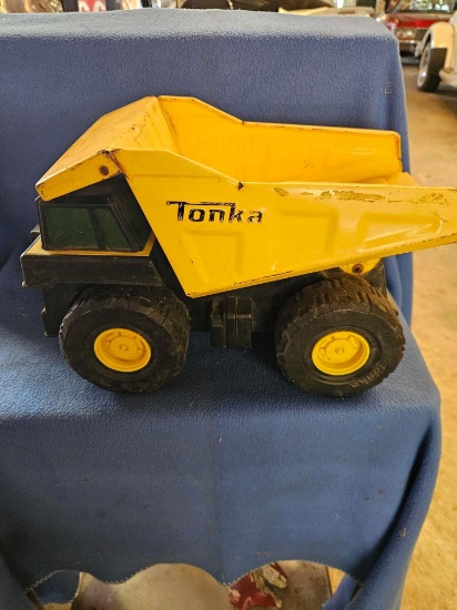 Dump truck