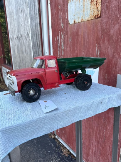 Metal dump truck toy