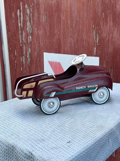 Metal pedal car toy