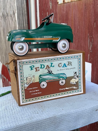 Diecast pedal car toy