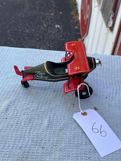 Metal pedal plane toy