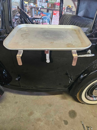 Car hop tray