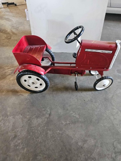 Pedal tractor