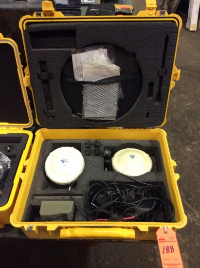 (2) Trimble GPS SPS882 Rover receivers with case