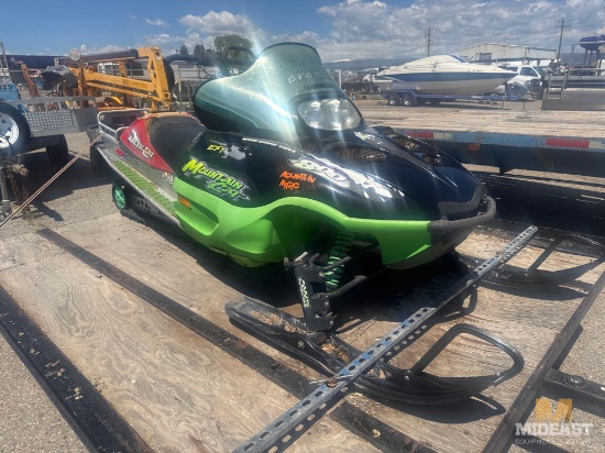 Arctic Cat 800 Snowmobile