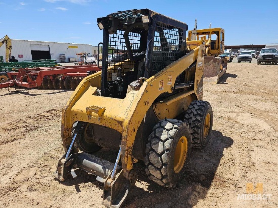 CAT 246B Skidsteer w/ Bucket