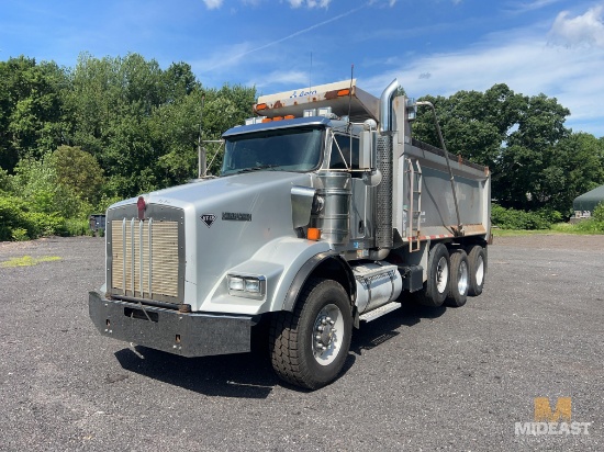 2016 Kenworth T800 Tri-Axle Dump Truck with Steerable Rear Axle