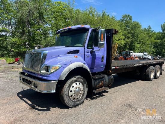 2006 International 7600 6x4 28 Flatbed Truck