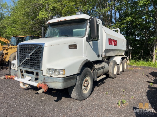 2001 Volvo VHD64B Tri-Axle Water Truck