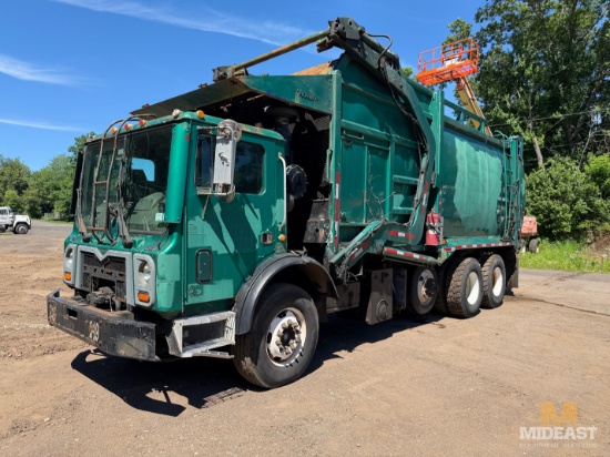 2011 Mack Garbage Truck