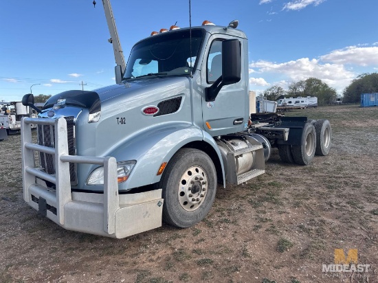 2021 Peterbilt 579 Day Cab