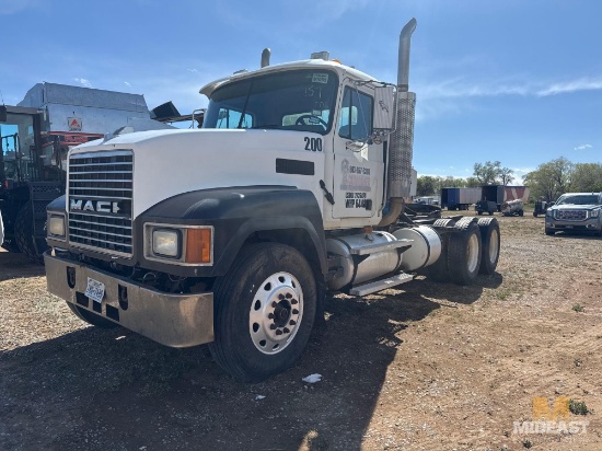 Mack CH613 Day Cab Semi Truck Wet Kit/PTO, Tandem Axle Bad Yoke