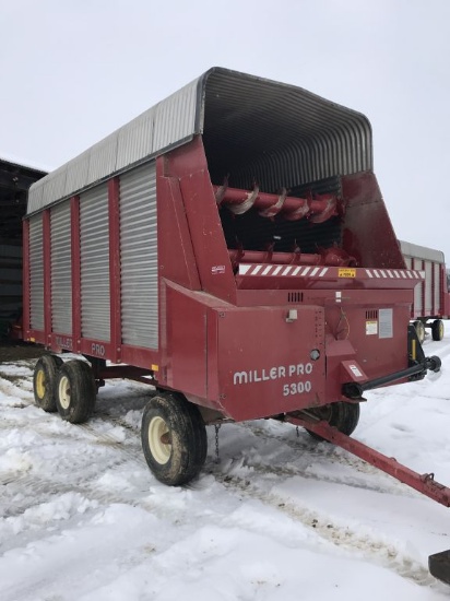5300 Miller Pro Forage Wagon