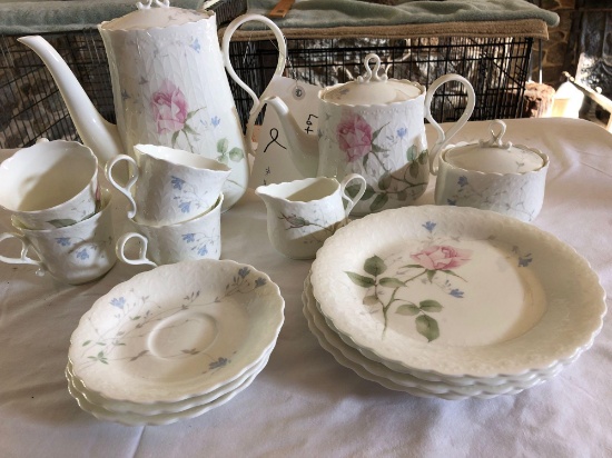 Narumi bone China tea set, 4 piece set, missing one saucer plate