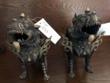 2 Chinese guardian dogs