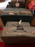 6 pieces of luggage