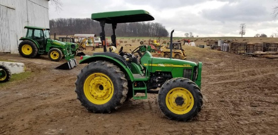 Jd 5220 tractor 4 wheel drive, canopy top, 2581 hrs.