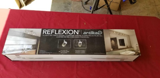 5-light LED track fixture