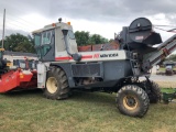 New Idea UniSystem 802C Ear Corn Harvester w/ Elevator