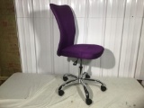 Swivel office chair in lavender color